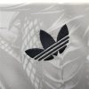 maillot-concept-du-real-madrid-edition-speciale-dragon-blanc-saison-2425 Tröja koncept Real Madrid specialutgåva vit drake säsong 2425