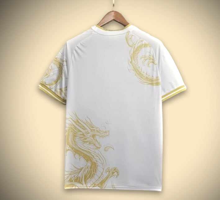 maillot-supporter-real-madrid-concept-premium-avec-motif-dragon-dore-edition-limitee supportrartröja Real Madrid koncept premium med gyllene drakmönster begränsad upplaga