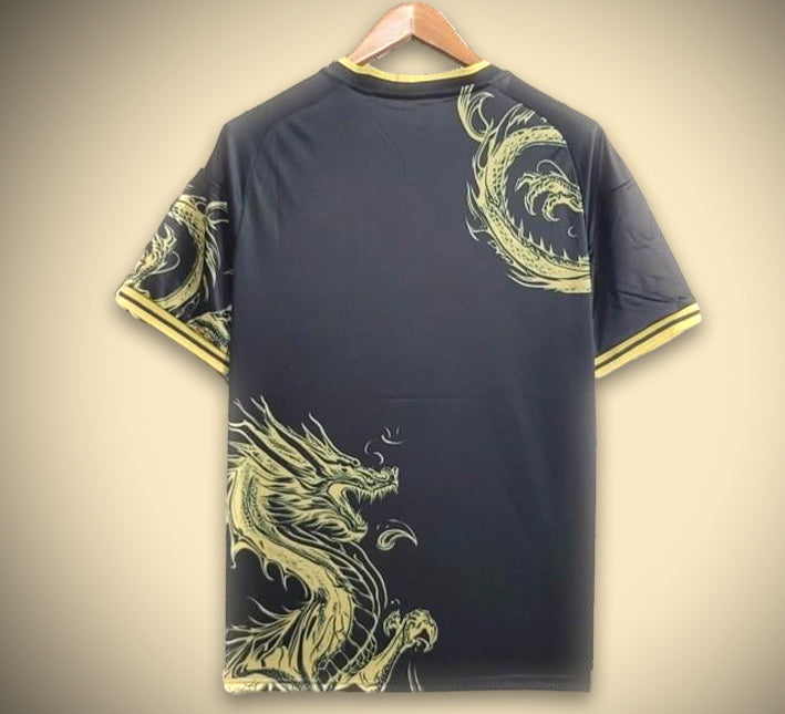 jersey-supporter-real-madrid-style-concept-avec-dragon-dore Supportertröja Real Madrid konceptstil med gyllene drake