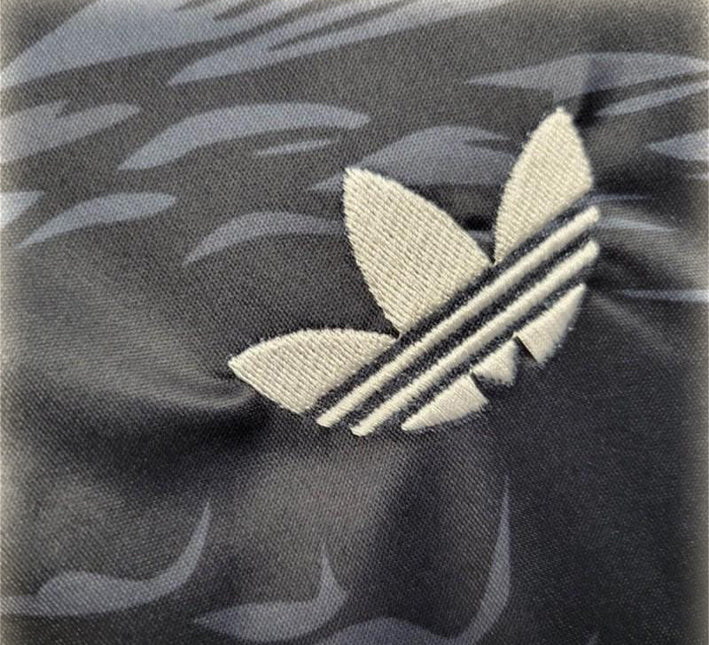 Tröja koncept Real Madrid streetwear stil svart och röd drakmönster för fans