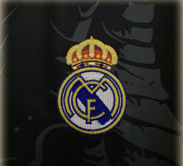 Fotbollströja koncept Real Madrid lila drake säsong 2526