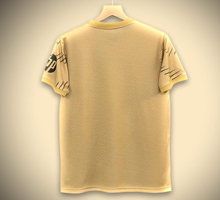 maillot-de-football-concept-real-madrid-edition-or-saison-vingt-cinq-vingt-six Fotbollströja koncept Real Madrid guldutgåva säsong tjugofem tjugosex