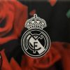 maillot-concept-du-real-madrid-rose-et-rouge-edition-2025-2026 Tröja koncept Real Madrid rosa och röd upplaga 2025 2026