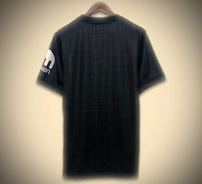 MAILLOTTOTTENHAMdomicile2526dos.jpg Tottenham Hemmatröja 2025-2026 från sidan