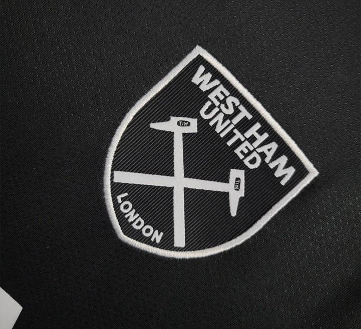 MAILLOTWTESHAMTHIRDLOGO.jpg Maillot West Ham Third 2024-2025 detail tissu