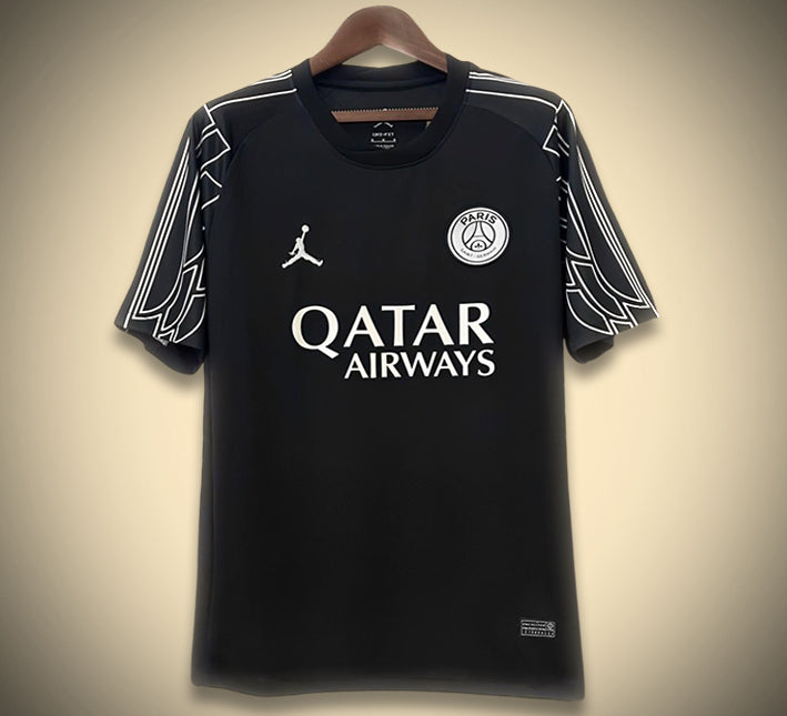 MaillotPSGexterieur25-1.jpg Paris Saint-Germain Bortatröja 2024-2025 sedd framifrån