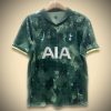 Maillottottenham243e-1.jpg Tottenham hemmatröja grön utgåva 2024-2025 framifrån