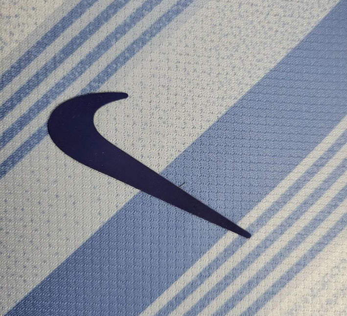 Maillottottenham24dosnike.jpg Maillot Tottenham Domicile 2024-2025 detail tissu