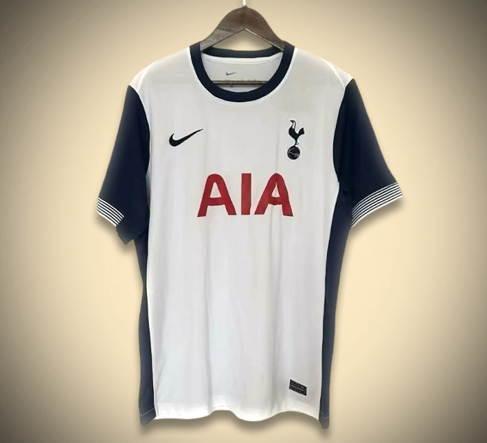 Maillottottenhamdomicile-1.jpg Tottenham hemmatröja 2025-2026 framifrån