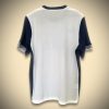 Maillottottenhamdomiciledos.jpg Tottenham hemmatröja 2025-2026 från sidan