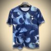 Maillottottenhamprematch-1.jpg Tottenham hemmatröja blå utgåva 2024-2025 framifrån