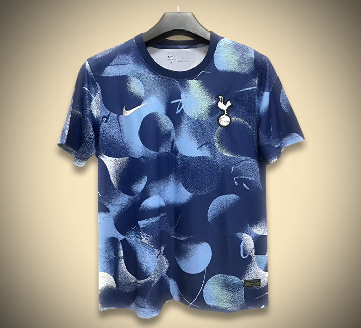 Maillottottenhamprematch-1.jpg Tottenham hemmatröja blå utgåva 2024-2025 framifrån