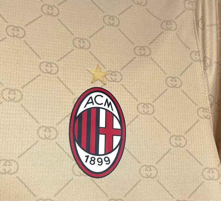 Koncepttröja AC Milan Gucci gold-upplaga säsong 2425