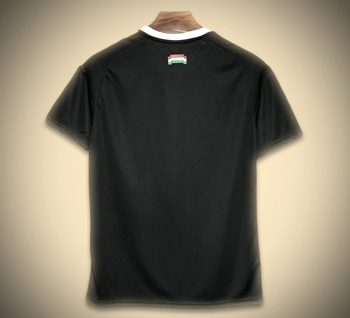 maillot-noir-concept-as-roma-edition-speciale-saison-2024-2025-design-premium svart koncepttröja AS Roma specialupplaga säsong 2024 2025 premiumdesign
