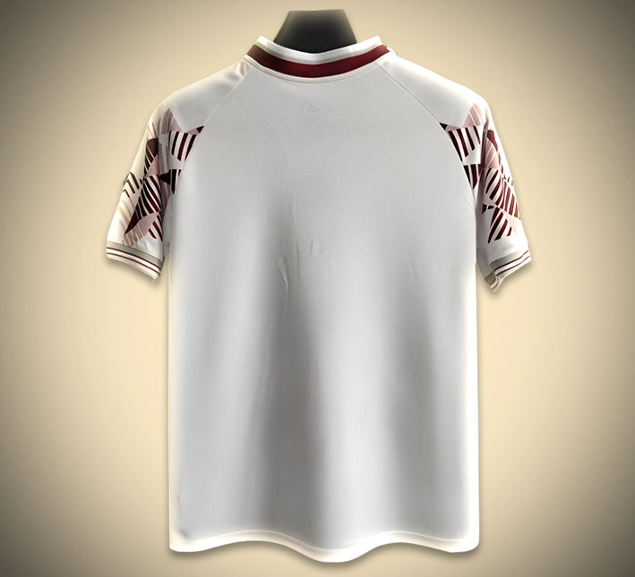 maillot-concept-bayern-munich-edition-avant-match-saison-2025-2026-tenue-echauffement-football Koncepttröja Bayern München matchdagsutgåva säsong 2025 2026 uppvärmningsställ fotboll