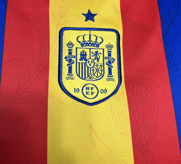 maillotespagneeurologo.jpg Spanien uppvärmningströja EM 2024 från sidan