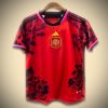 maillotespagnefleurs-1.jpg Konceptfotbollströja Spanien Röd Edition 2024 framifrån