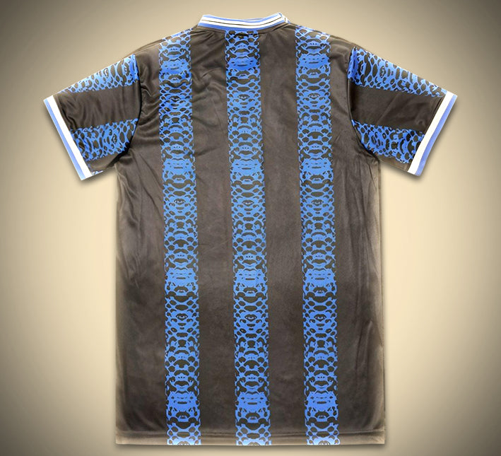 maillot-concept-inter-milan-edition-mambas-saison-2024-2025-tenue-de-football-noir-et-jaune Koncepttröja Inter Milan Mambas edition säsong 2024 2025 svart och gul fotbollströja