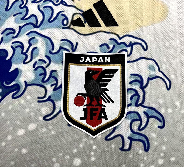 maillot-de-football-inspiration-japon-avec-motif-grande-vague-et-design-graphique-bleu-blanc Maillot de football inspiration Japon avec motif grande vague et design graphique bleu blanc