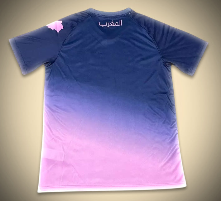 maillot-de-football-concept-maroc-edition-blue-rose-saison-2025-2026 fotbollströja koncept Marocko blå rosa utgåva säsong 2025 2026