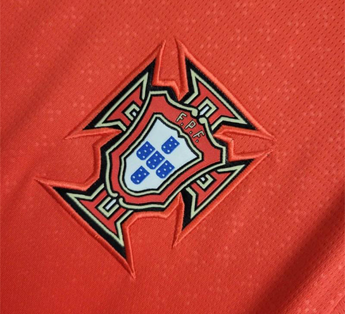 maillotportugaldomicilelogo.jpg Portugal hemmatröja 2024-2025 från sidan