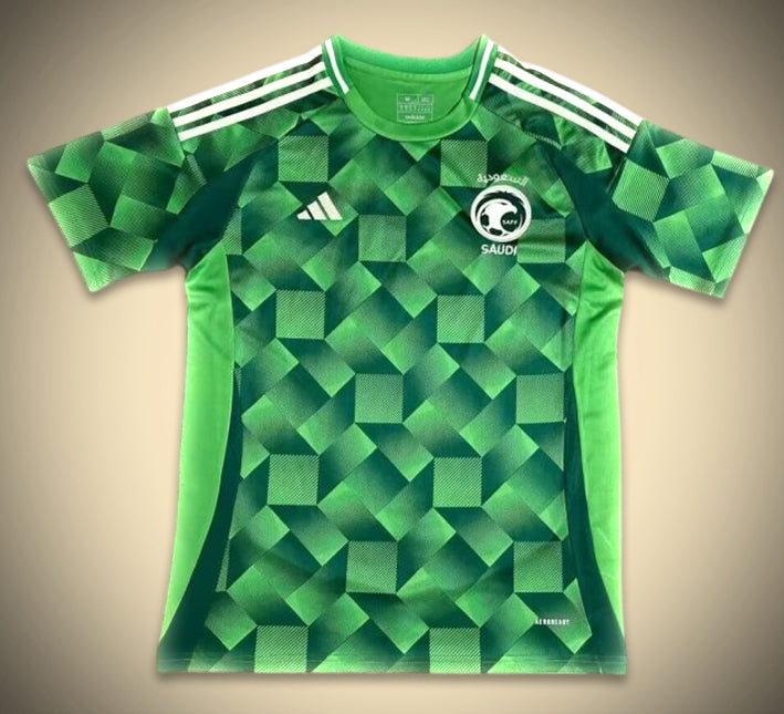 maillotsaudidomicile-1.jpg Saudiarabien hemmatröja 2024-2025 sedd framifrån