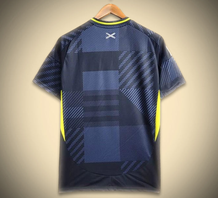 maillotscotlanddomiciledos.jpg Skottland hemmatröja 2024 sedd bakifrån