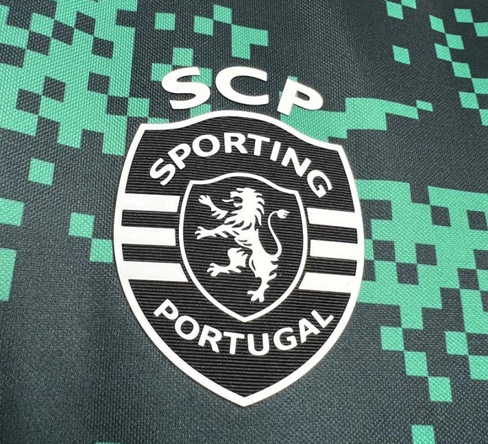 Sporting CP Uppvärmningströja 2024-2025 från sidan