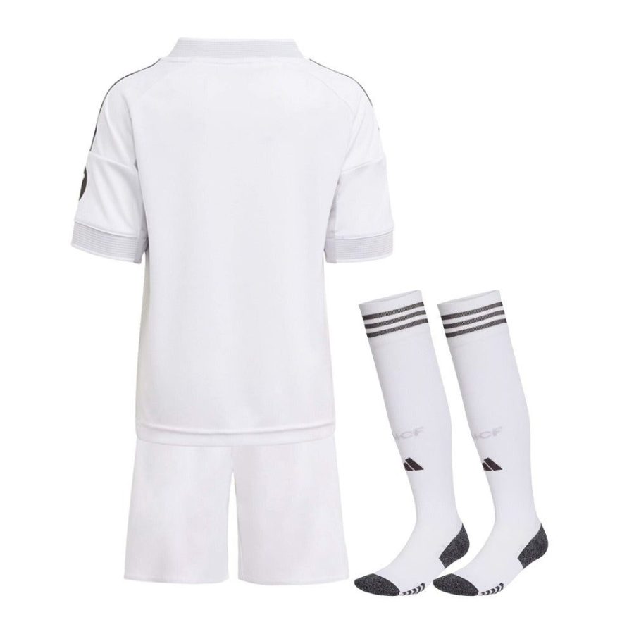 Barnset Real Madrid hemma säsongen 2025 2026 tröja och shorts