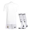ensemble-maillot-enfant-real-madrid-domicile-saison-2024-2025-avec-short Barnset Real Madrid hemmatröja säsong 2024 2025 med shorts