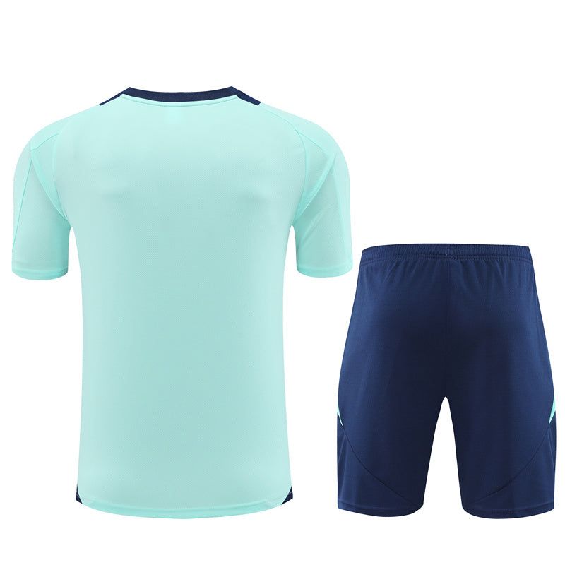 Set med tröja och shorts Arsenal säsongen 2024 2025 hemmatröja röd och vit