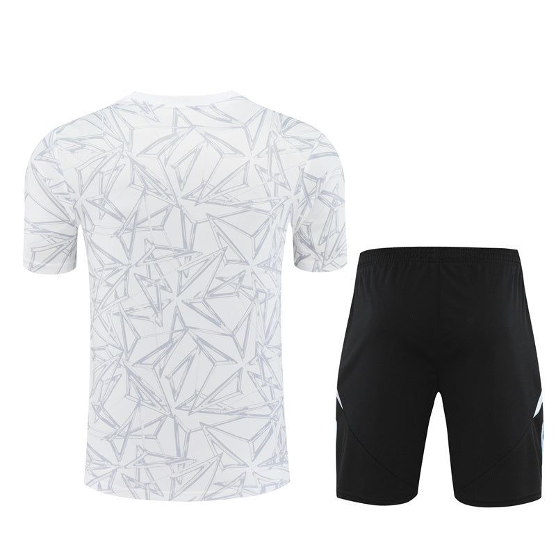 ensemble-maillot-et-short-real-madrid-saison-vingt-vingt-quatre-vingt-vingt-cinq Tröja och shorts-set Real Madrid säsong 2024 2025