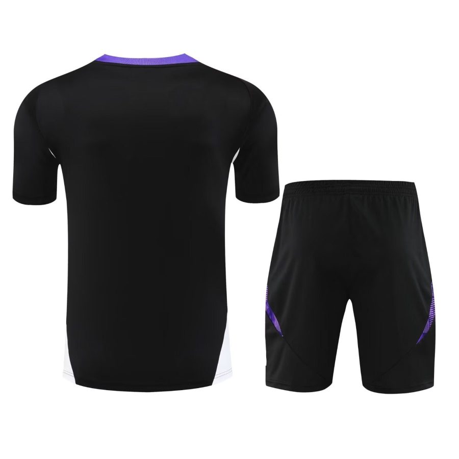 ensemble-tenue-real-madrid-saison-deux-mille-vingt-quatre-deux-mille-vingt-cinq-maillot-et-short Matchställ Real Madrid säsong 2024 2025 tröja och shorts