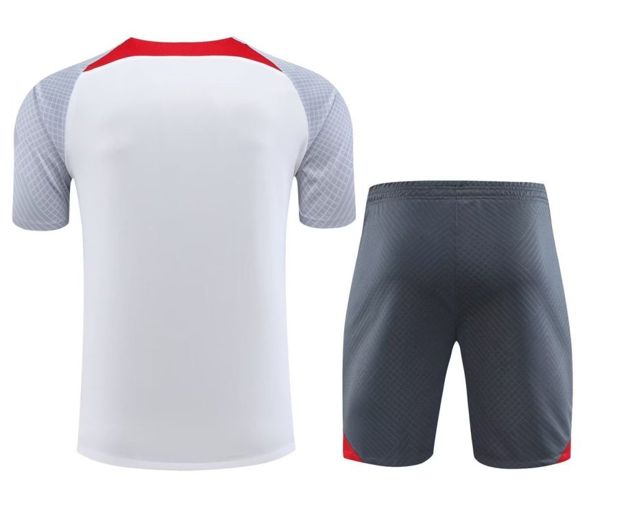 ensemble-training-liverpool-blanc-et-gris-saison-vingt-vingt-trois-vingt-vingt-quatre vitt och grått Liverpool träningsställ säsong tjugo tjugotre tjugo tjugofyra