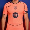 jersey-alternatif-fc-barcelona-2025-2026-couleurs-third-avec-logo-du-club Alternativ tröja FC Barcelona 2025 2026 tredjefärger med klubbens logotyp