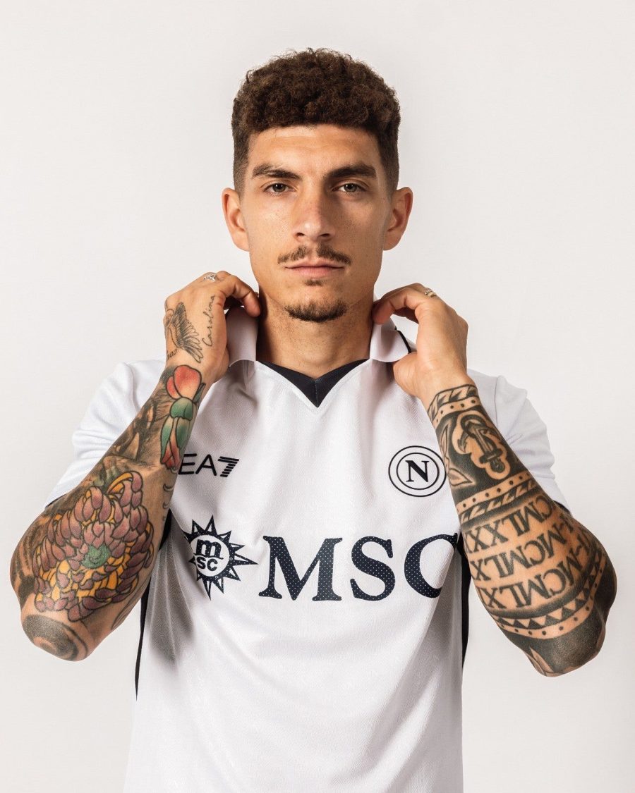 jersey-de-foot-ssc-napoli-version-exterieur-2024-2025-avec-ecusson-du-club Jersey de foot SSC Napoli version extérieur 2024 2025 avec écusson du club