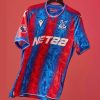 Crystal Palace hemmatröja 2024 2025 i klubbens färger