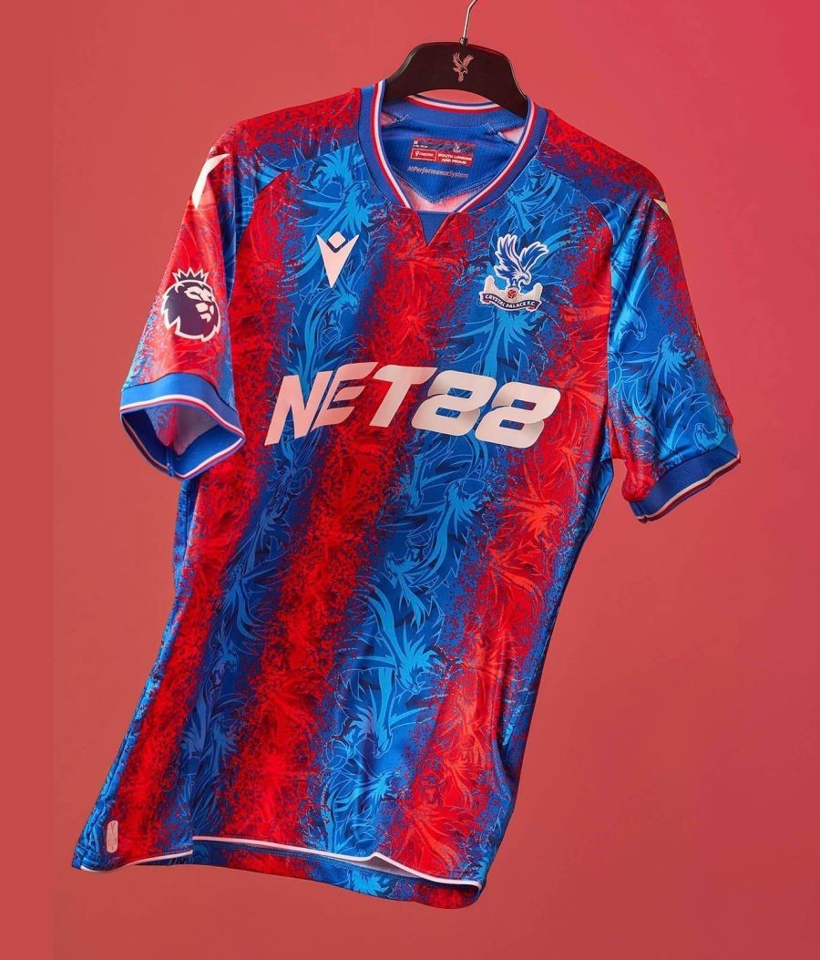 Crystal Palace hemmatröja 2024 2025 i klubbens färger