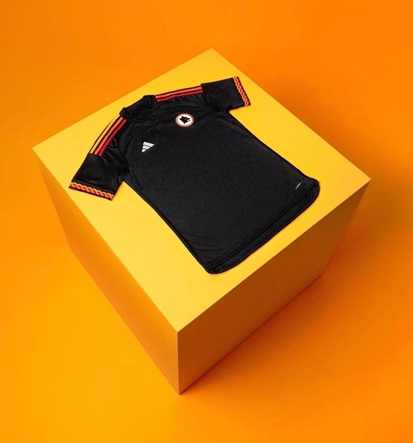 maillot-de-foot-as-roma-third-pour-supporters-saison-2023-2024 fotbollströja AS Roma third för supportrar säsong 2023 2024