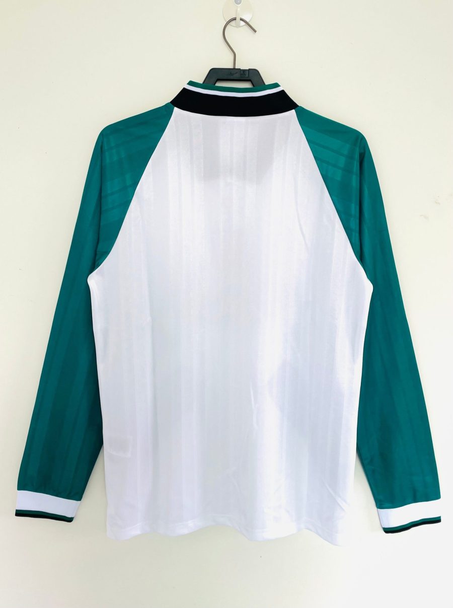 maillot-de-foot-liverpool-exterieur-vintage-manches-longues-style-annees-quatre-vingt-dix vintage Liverpool bortafotbollströja med långa ärmar stil från nittiotalet