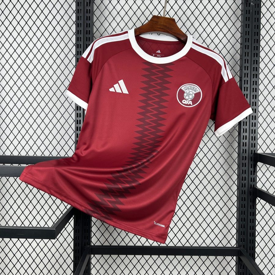 Qatars fotbollströja 2026 hemmatröja supportrar