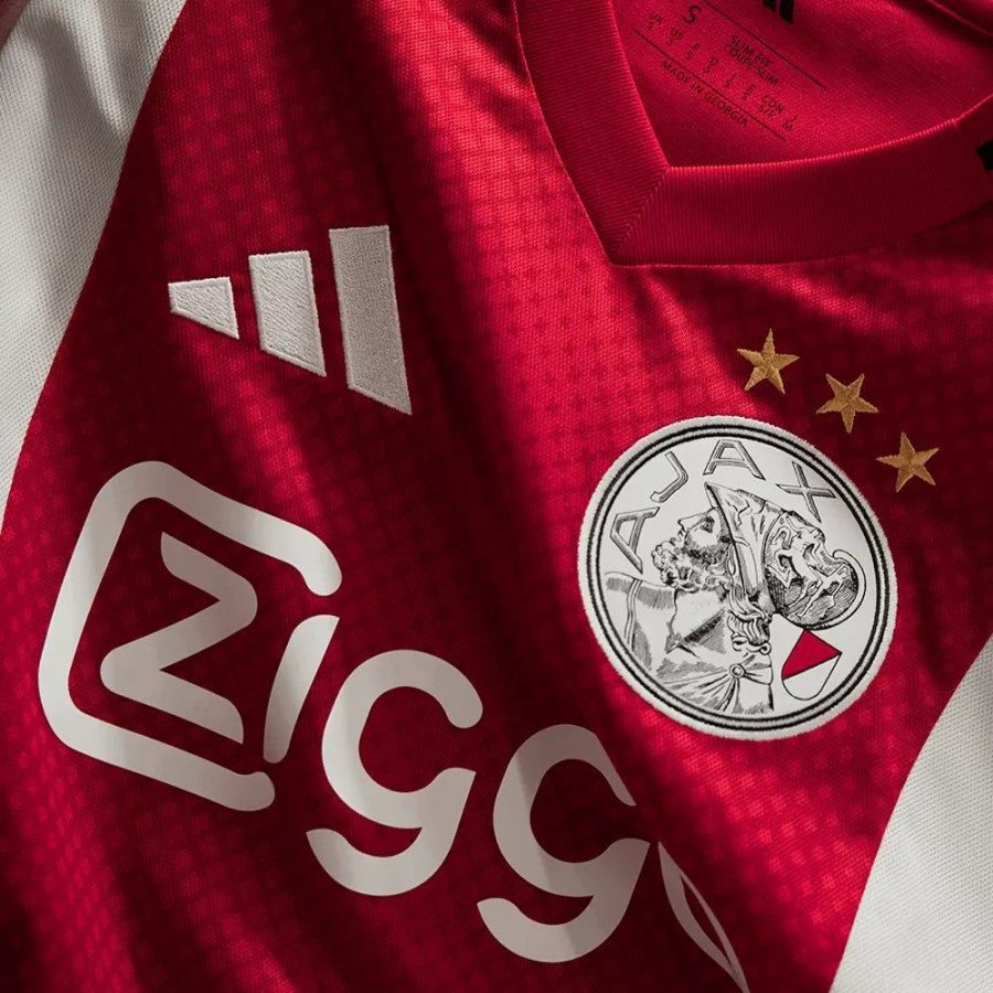 Hemmatröja Ajax Amsterdam säsong 2025 2026 röd och vit