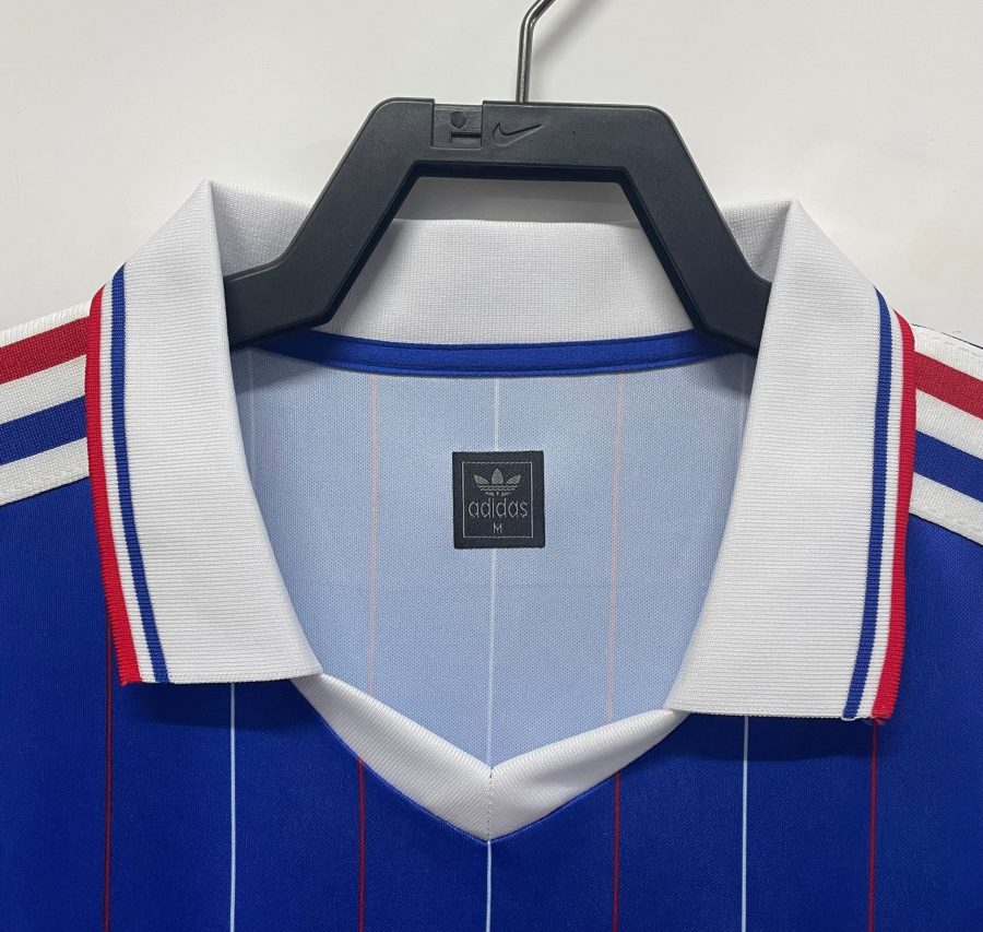 maillot-domicile-equipe-de-france-vintage-saison-mille-neuf-cent-quatre-vingt-deux Maillot domicile équipe de France vintage saison mille neuf cent quatre vingt deux