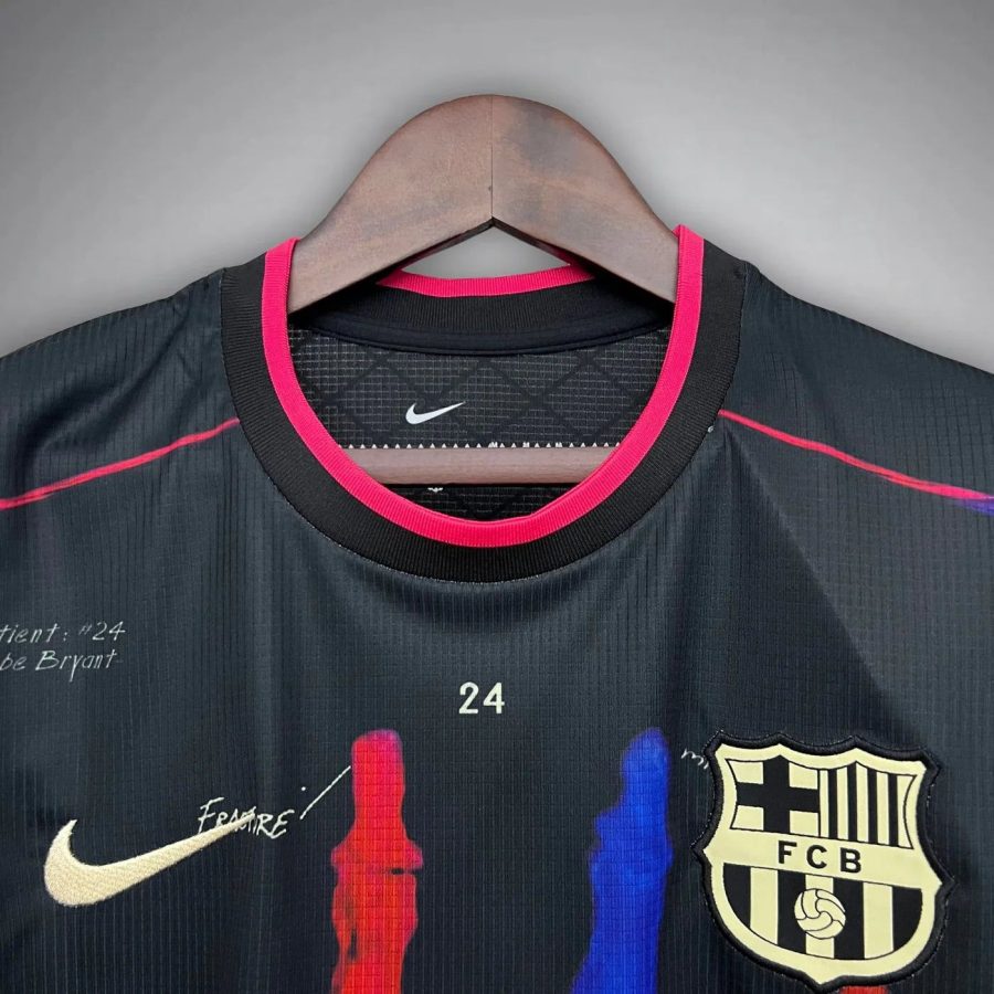 maillot-domicile-fc-barcelona-saison-2025-2026-design-blood-rouge-et-bleu maillot domicile FC Barcelona saison 2025 2026 design blood rouge et bleu