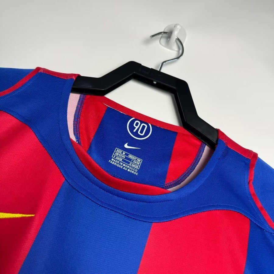 Hemmatröja FC Barcelona säsongen 2004-2005 blå och vinröd