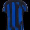 maillot-domicile-inter-milan-saison-2023-2024-bleu-et-noir-officiel fotbollströja hemma Inter Milan säsong 2023 2024 blå och svart officiell