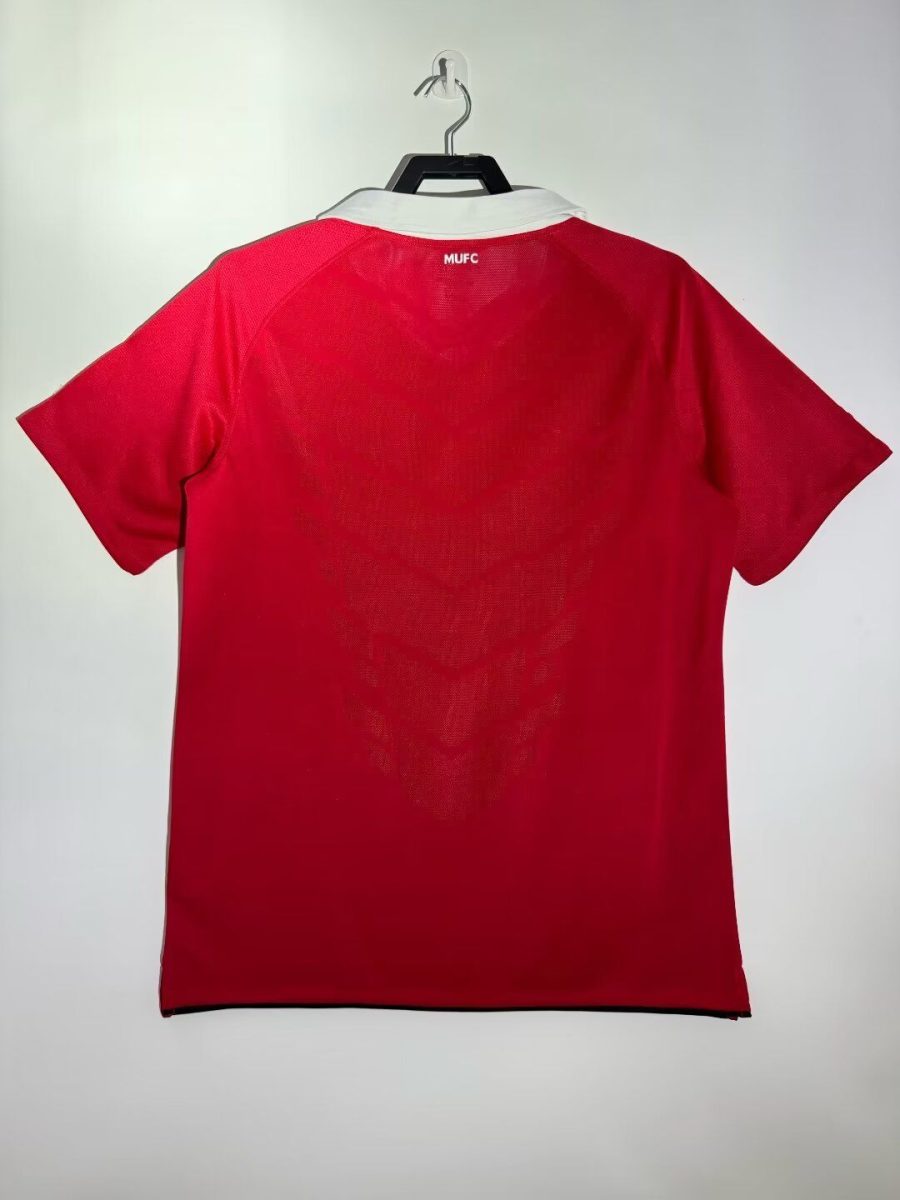maillot-domicile-manchester-united-saison-2010-2011 maillot domicile Manchester United saison 2010 2011