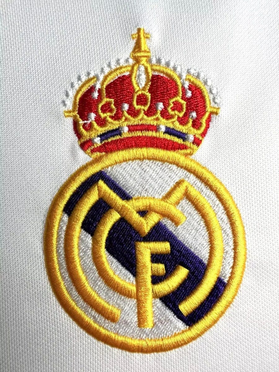 maillot-domicile-real-madrid-saison-mille-neuf-cent-quatre-vingt-quatorze-mille-neuf-cent-quatre-vingt-quinze Real Madrid hemmatröja säsongen 1994–1995