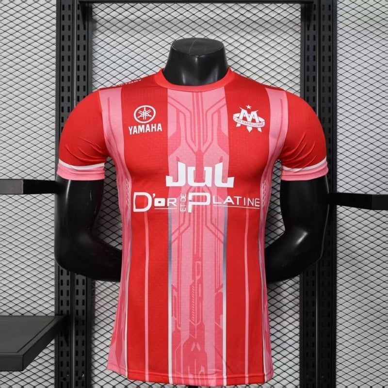 OM x JUL RÖD TRÖJA 20252026