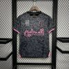 maillot-palestine-x-farrah-azam-noir-20242025 PALESTINA X FARRAH AZAM SVART TRÖJA 20242025
